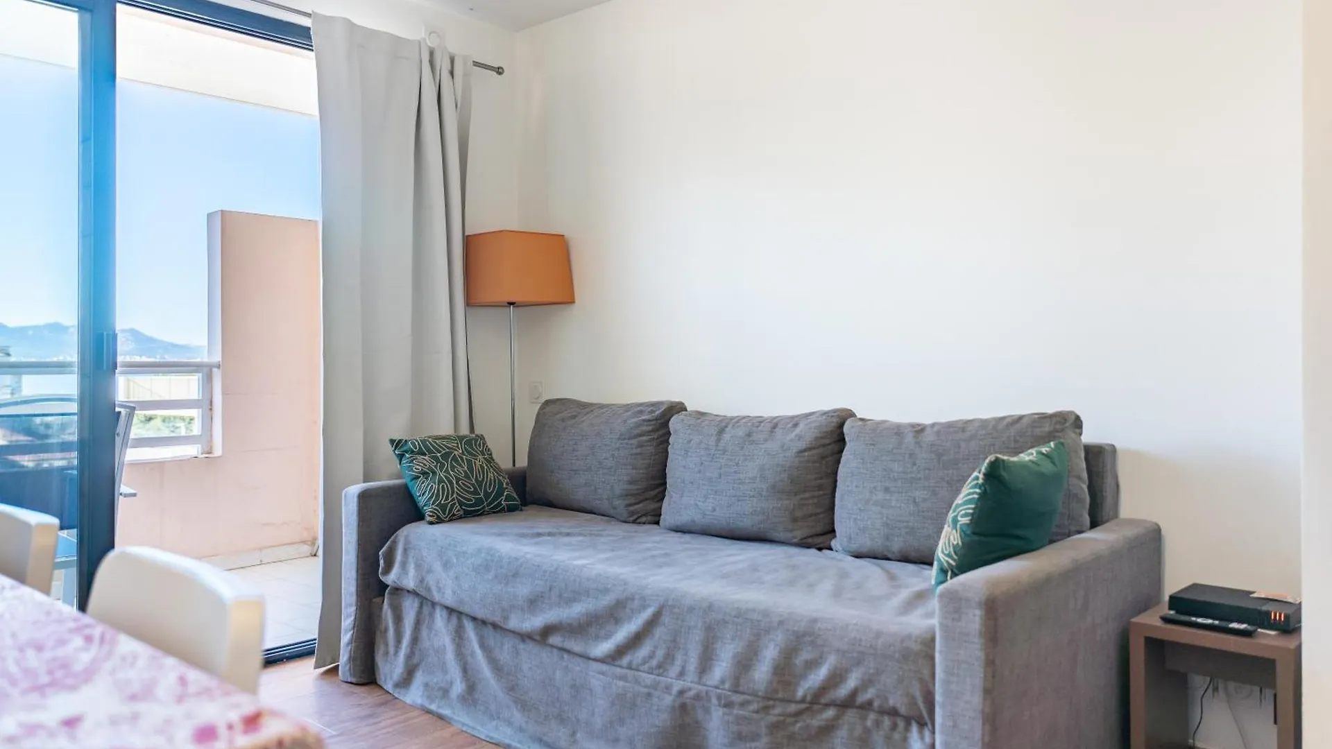 2 Pieces Avec Terrasse, Vue Mer, Piscine - Proche Palais Et Croisette Cannes Appartement