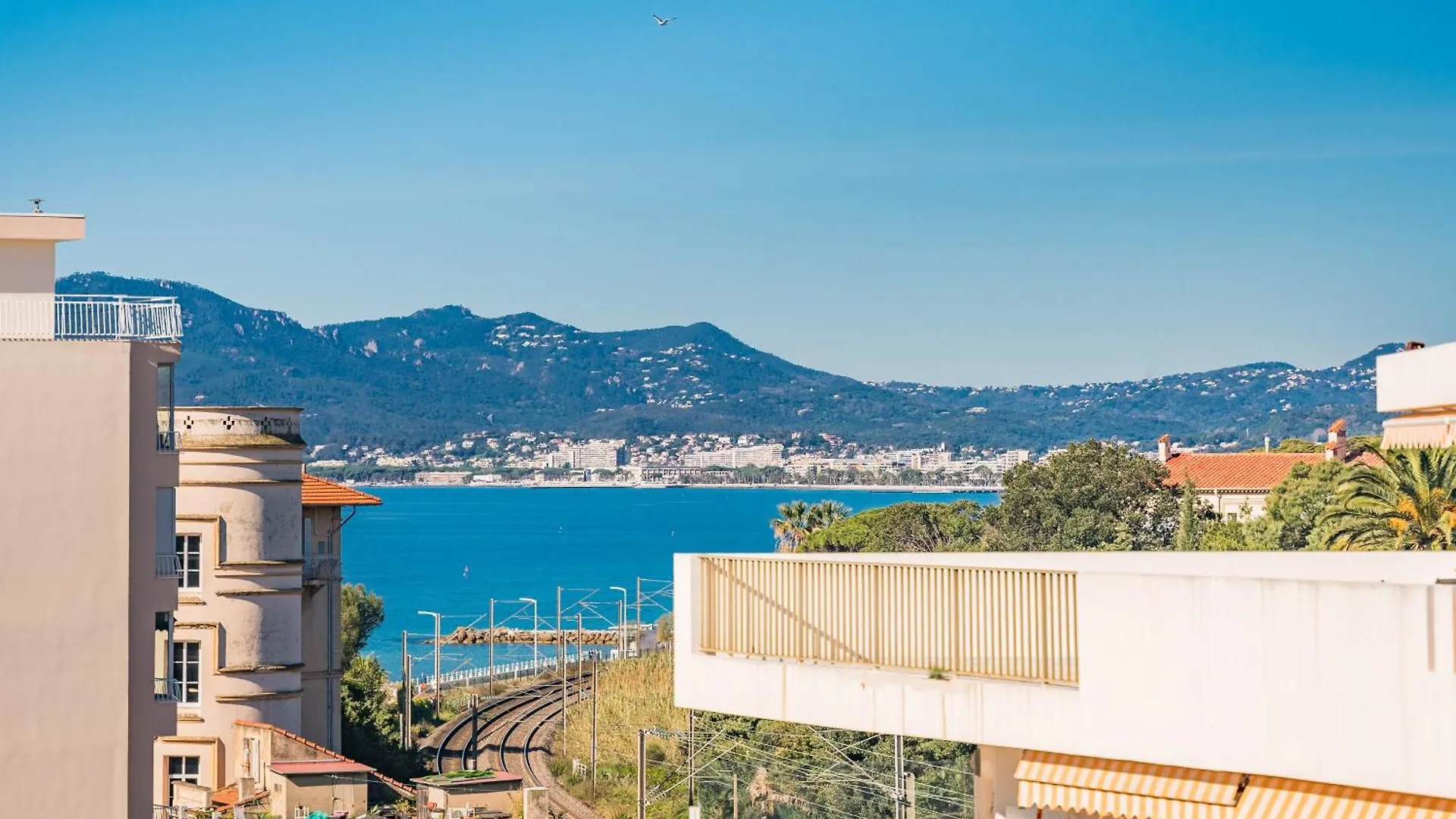 2 Pieces Avec Terrasse, Vue Mer, Piscine - Proche Palais Et Croisette Cannes 0*,  France