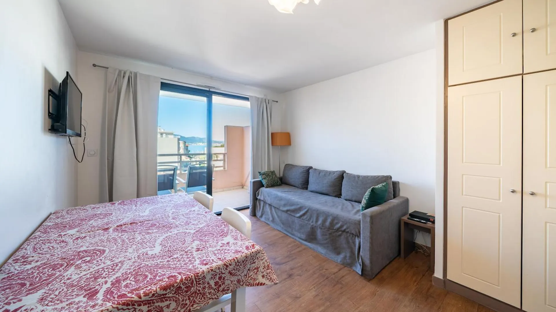 2 Pieces Avec Terrasse, Vue Mer, Piscine - Proche Palais Et Croisette Cannes