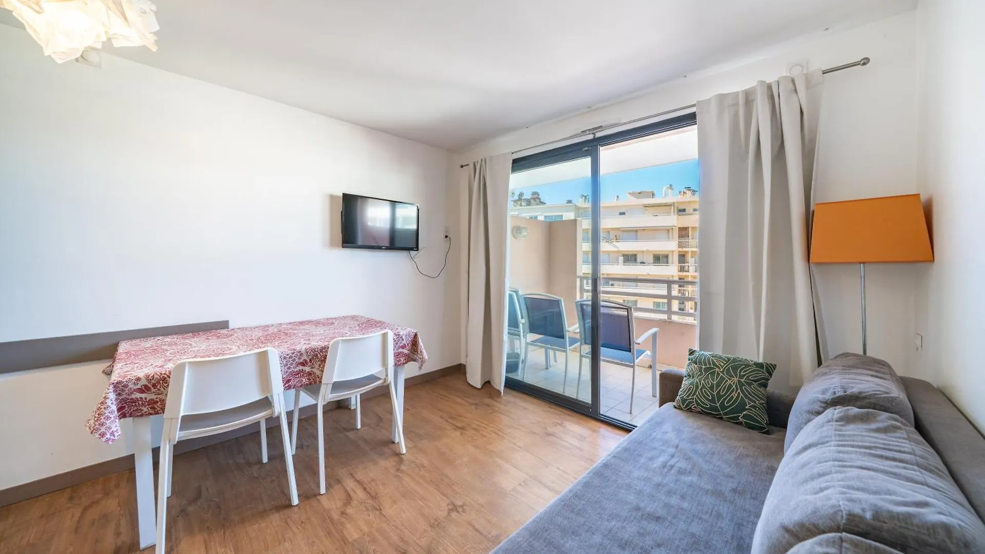 2 Pieces Avec Terrasse, Vue Mer, Piscine - Proche Palais Et Croisette Cannes Apartment