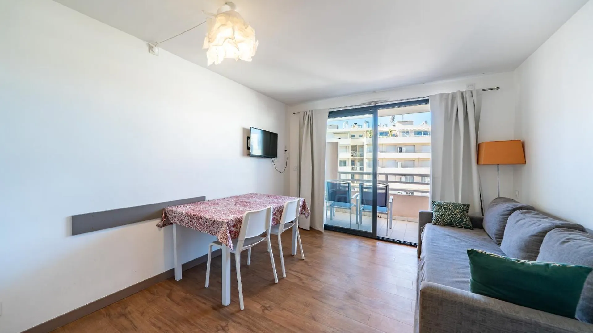 2 Pieces Avec Terrasse, Vue Mer, Piscine - Proche Palais Et Croisette Cannes